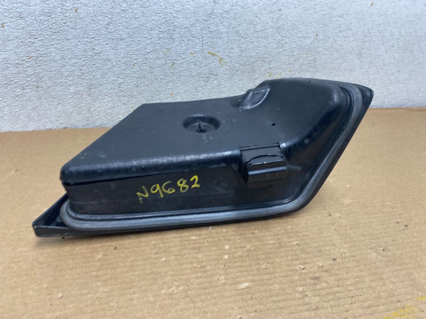 1994 to 1995 Mercedes E Class W124  Left Driver LH Side Tail Light N9682 DW5