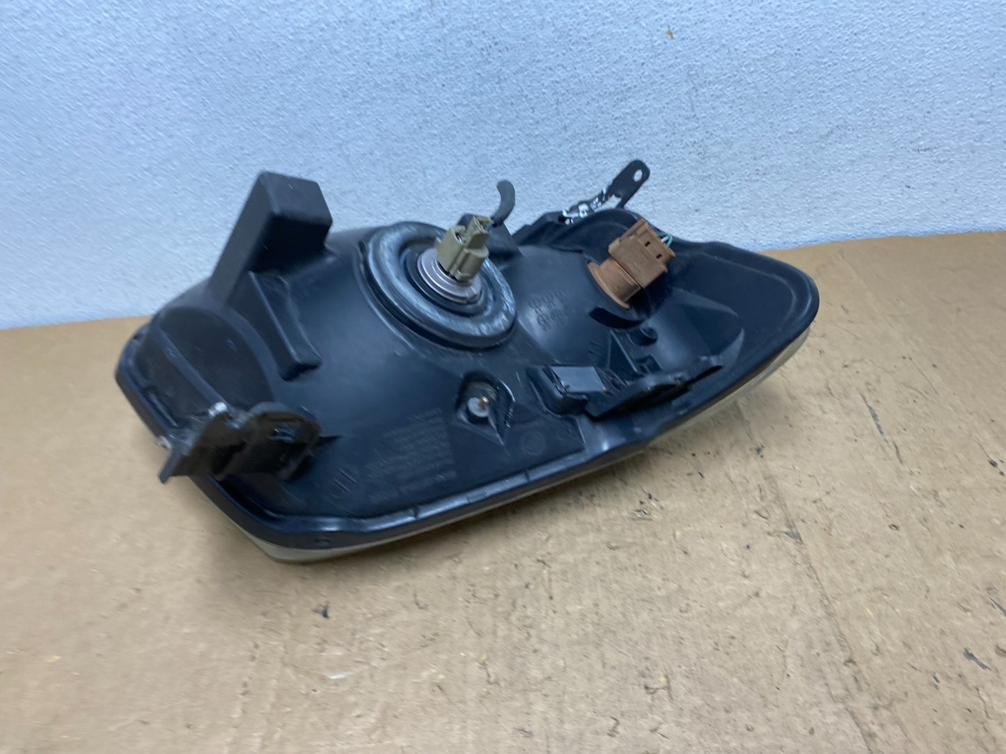2008 to 2011 Mercury Mariner Left Driver LH Side Halogen Headlight AD0698 DW5
