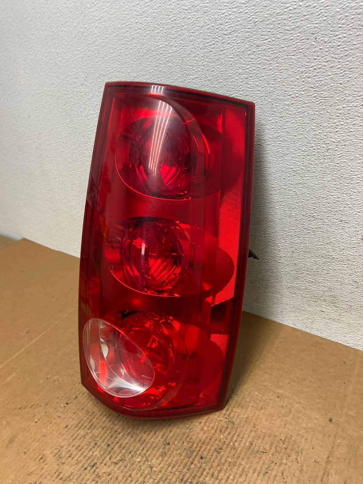 2007 to 2011 GMC Yukon Right Passenger RH Side Tail Light AE1458 LK1