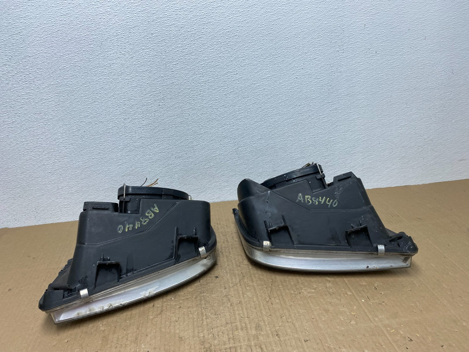 2002 to 2004 Volkswagen Jetta Left+Right Headlights AB8440 DW8