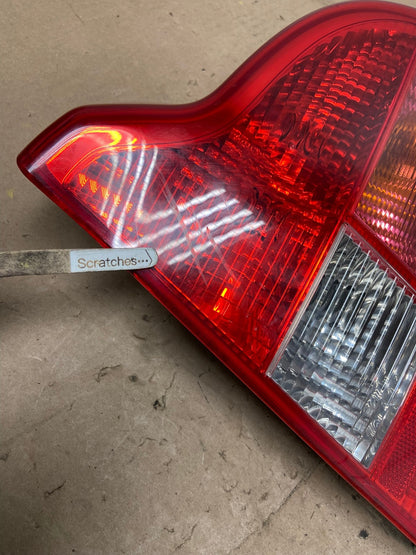 2004 - 2006 Volvo S80 Right Passenger RH Side Tail Light AG5687 LK3