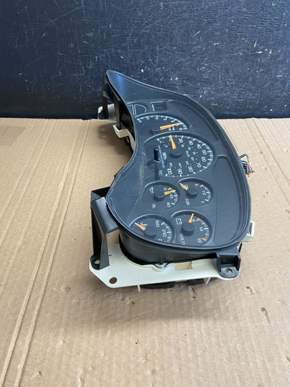 2002 GMC Yukon Speedometer Cluster Gauge af6151 DG2