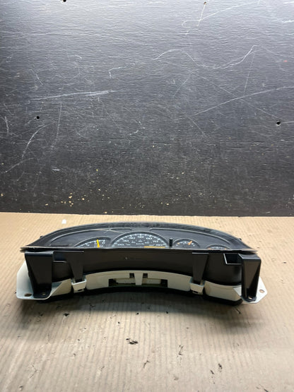 2002 GMC Yukon Speedometer Cluster Gauge Oem X0817 DG2