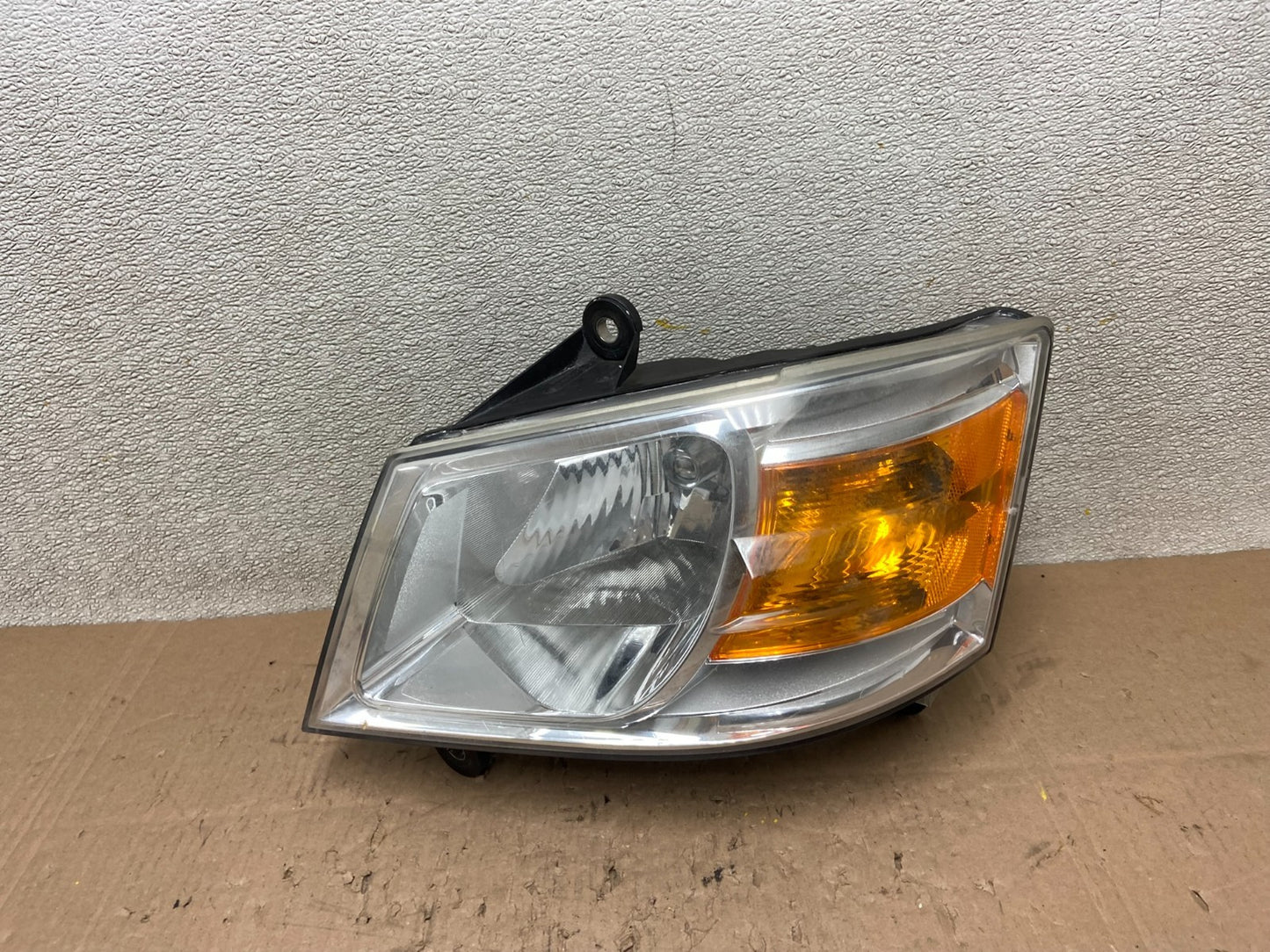 2008 to 2010 Dodge Caravan Left Driver Lh Halogen Headlight Y0322 DW0