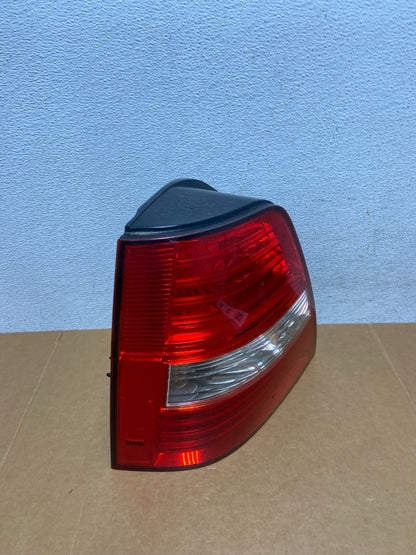 2007 2008 2009 Kia Sorento Left Driver LH Side Tail Light AD8884 DW2
