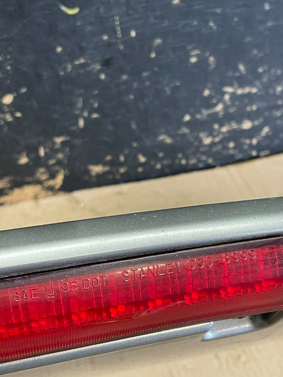 2002 to 2004 Infiniti i35 Rear Tailgate Liftgate Spoiler Wing W/ Light AA214413