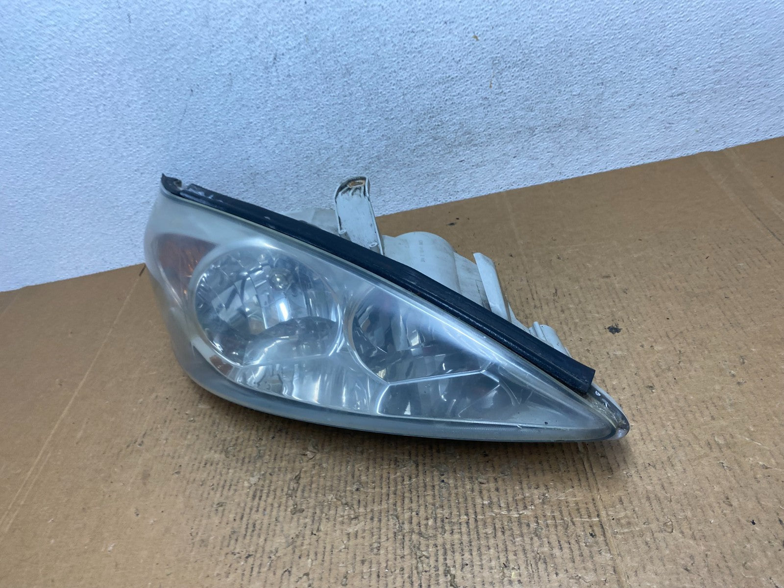 2002 to 2004 Toyota Camry Halogen Headlight Right Passenger Rh AE2841 DW1