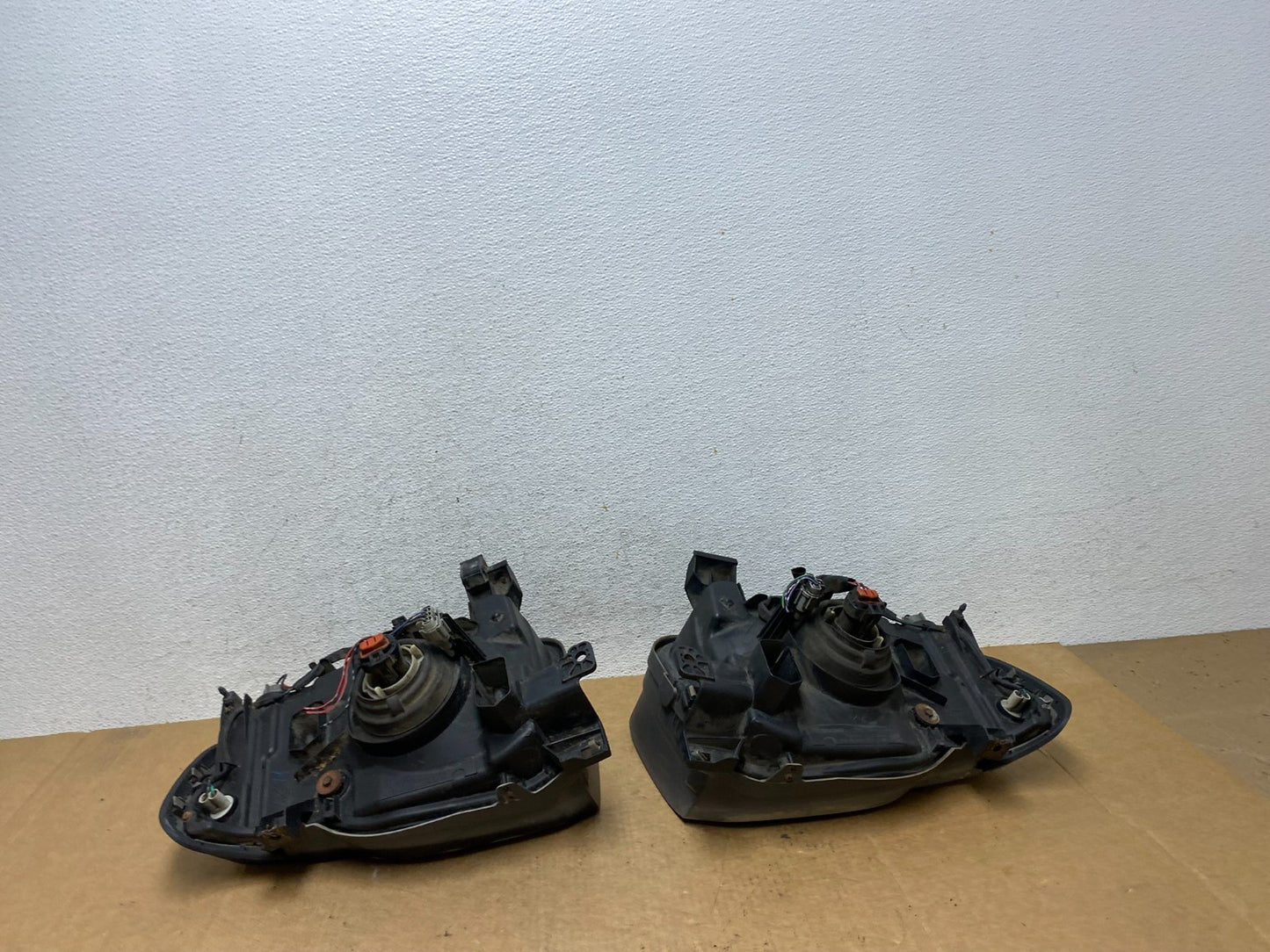 2002 2003 2004 Nissan Xterra Left+Right Side Headlights AE3089 DW6