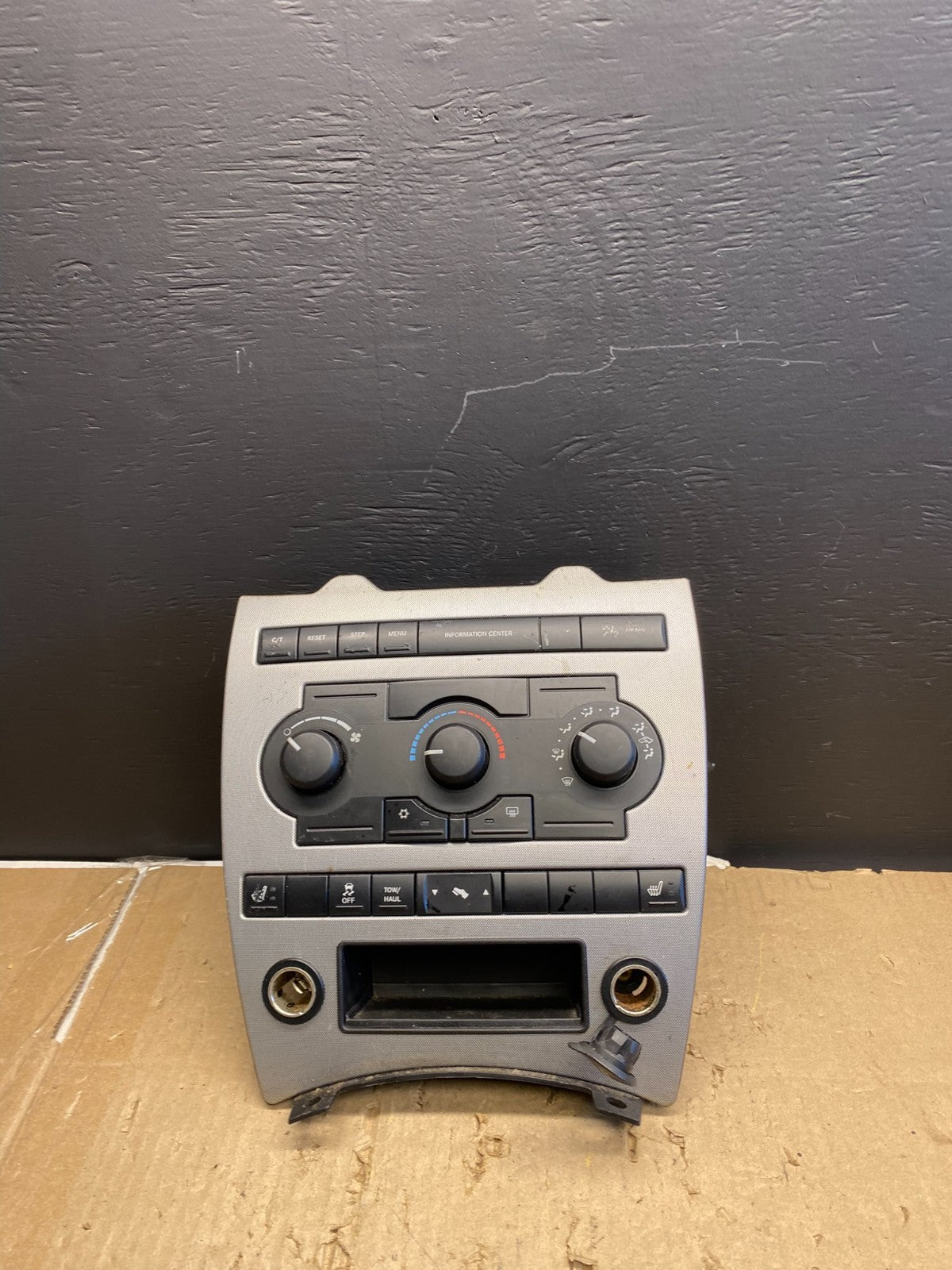 2005 2006 2007 Jeep Commander Grand Cherokee A/C Climate Control Bezel AB5674 DG0