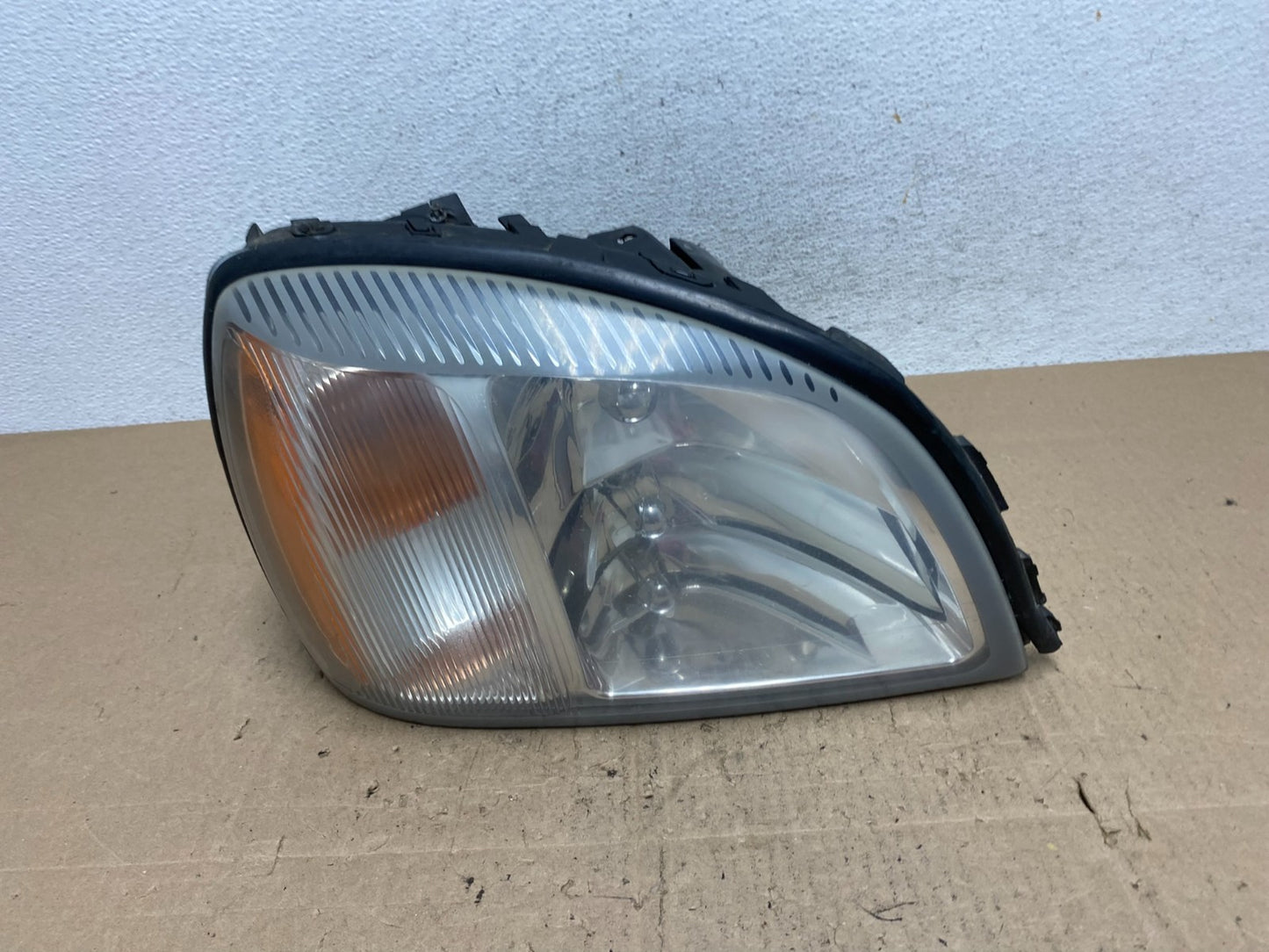 2000 to 2005 Cadillac Deville Right Passenger RH Side Headlight AE6578 DW0