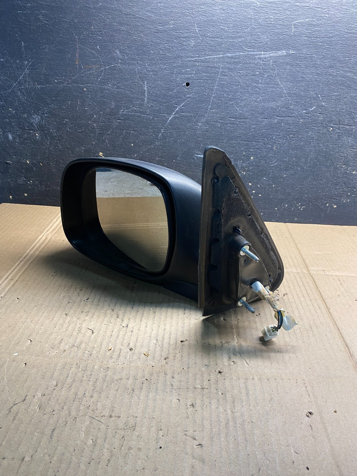 2001 to 2006 Toyota Sequoia Left Driver View Door Mirror OEM AB0589 MS10