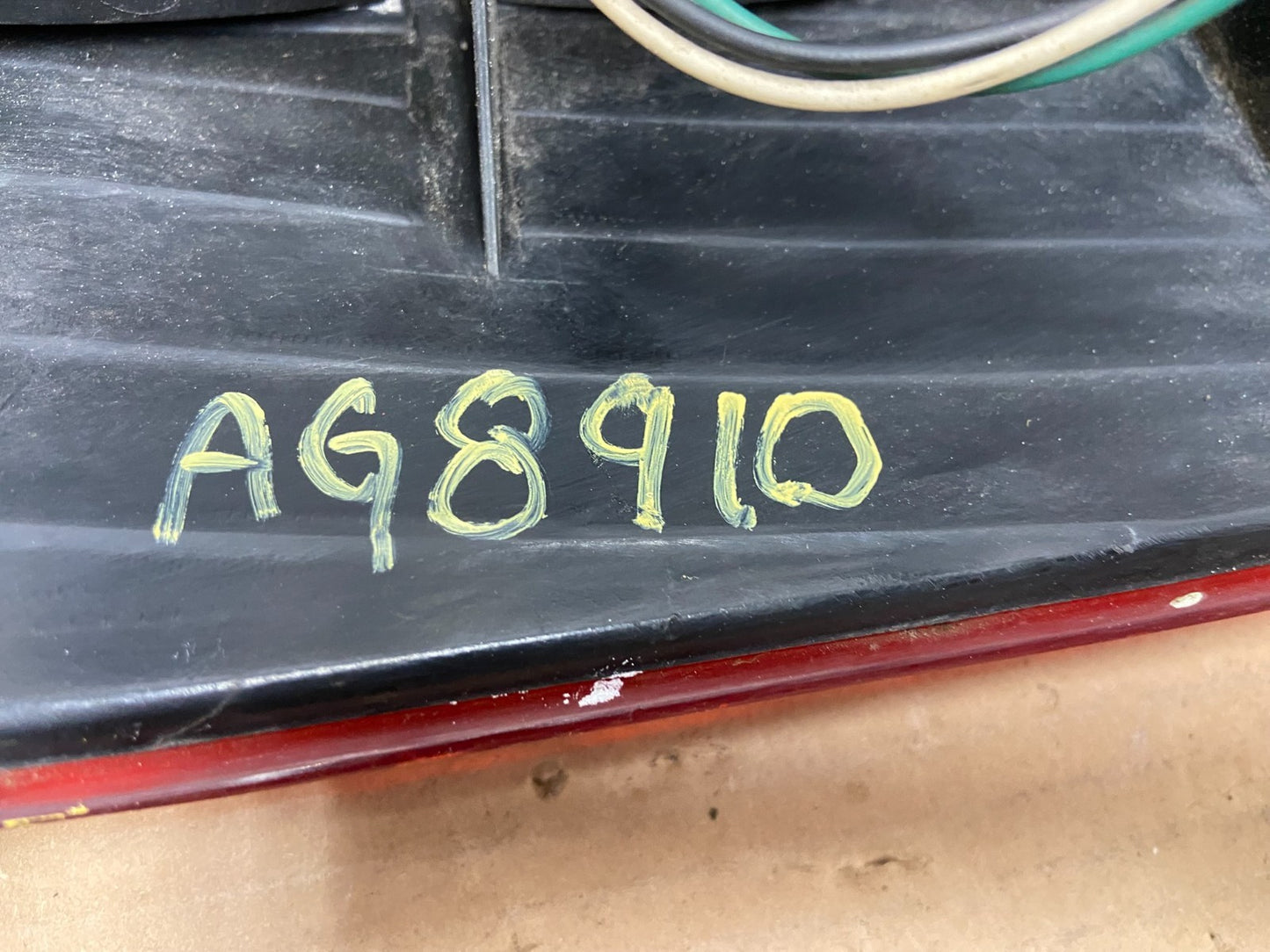 2000 2001 Mazda Mpv Right Passenger RH Side Tail Light AG8910 DW7