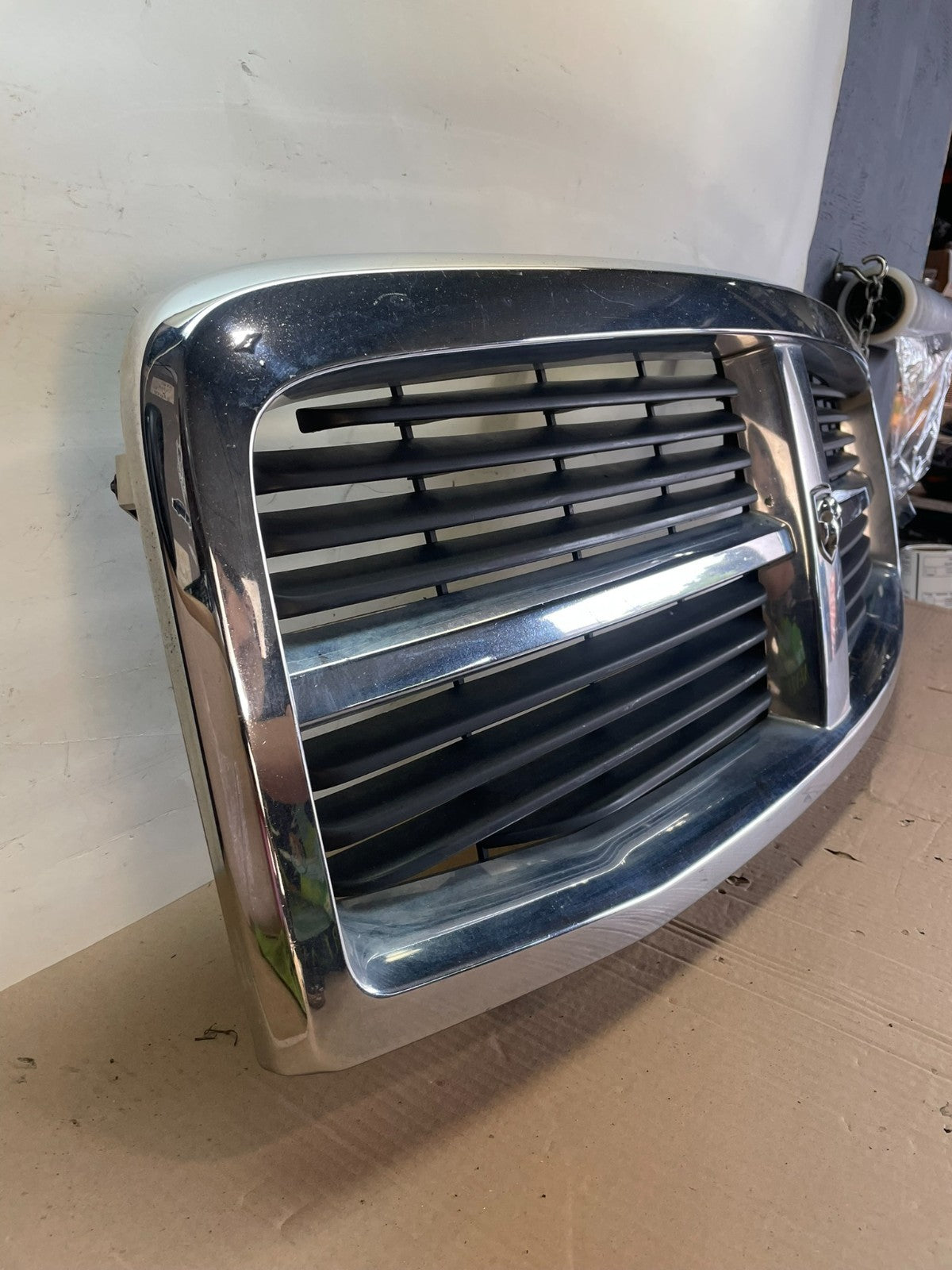 2004 to 2006 Dodge Durango Front Upper Chrome Grill Grille ag7707 DG2