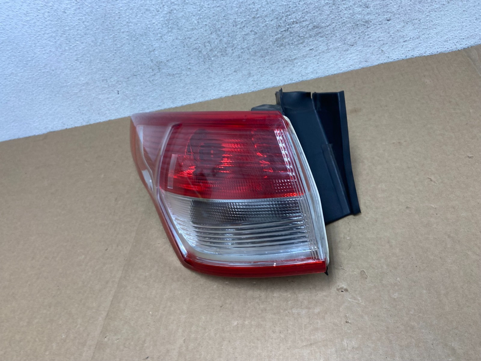2013 to 2016 Ford Escape Left Driver LH Side Tail Light AF9511 DW1