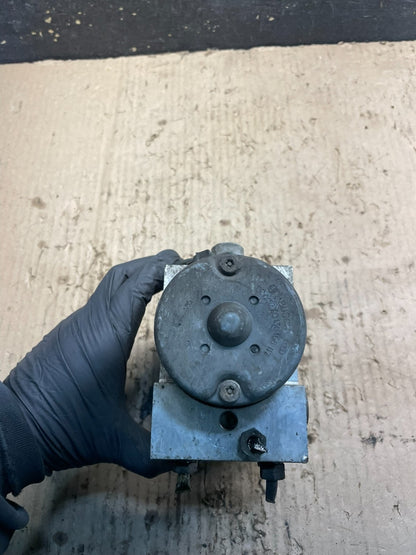 2004 2005 Dodge Durango ABS Anti Lock Brake Pump X0990 DG5