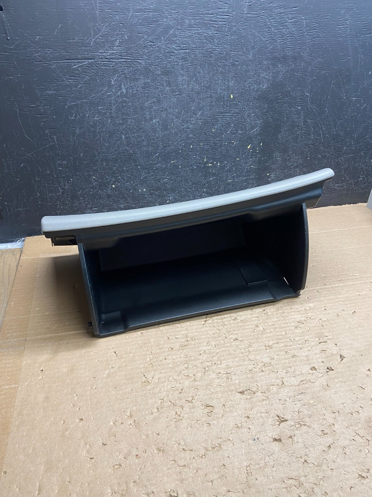 2011 - 2016 Honda Odyssey Front Right Passenger Storage Glove Box AG8504 DG2