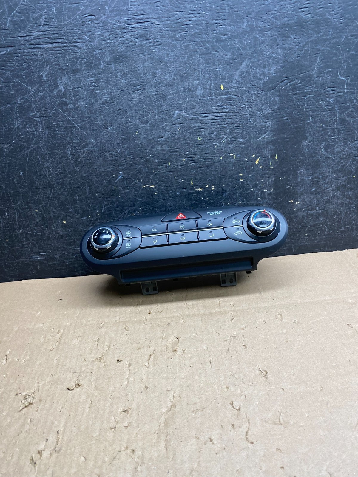 2016 to 2020 Kia Sorento Temperature AC Climate Control AJ1423 DG0