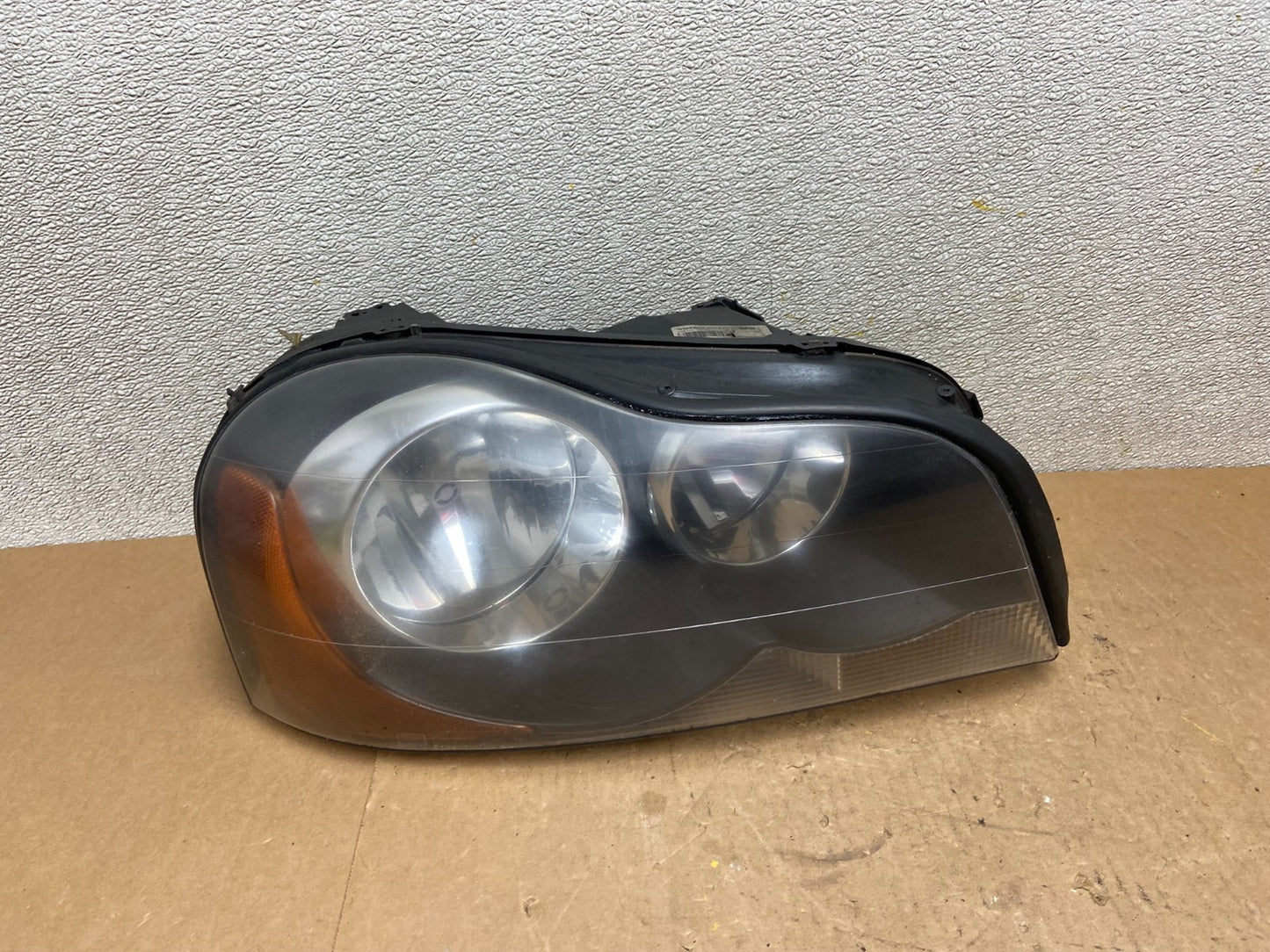 2003 to 2006 Volvo XC90 Right Passenger Rh Side Headlight Halogen Z7623 DW0