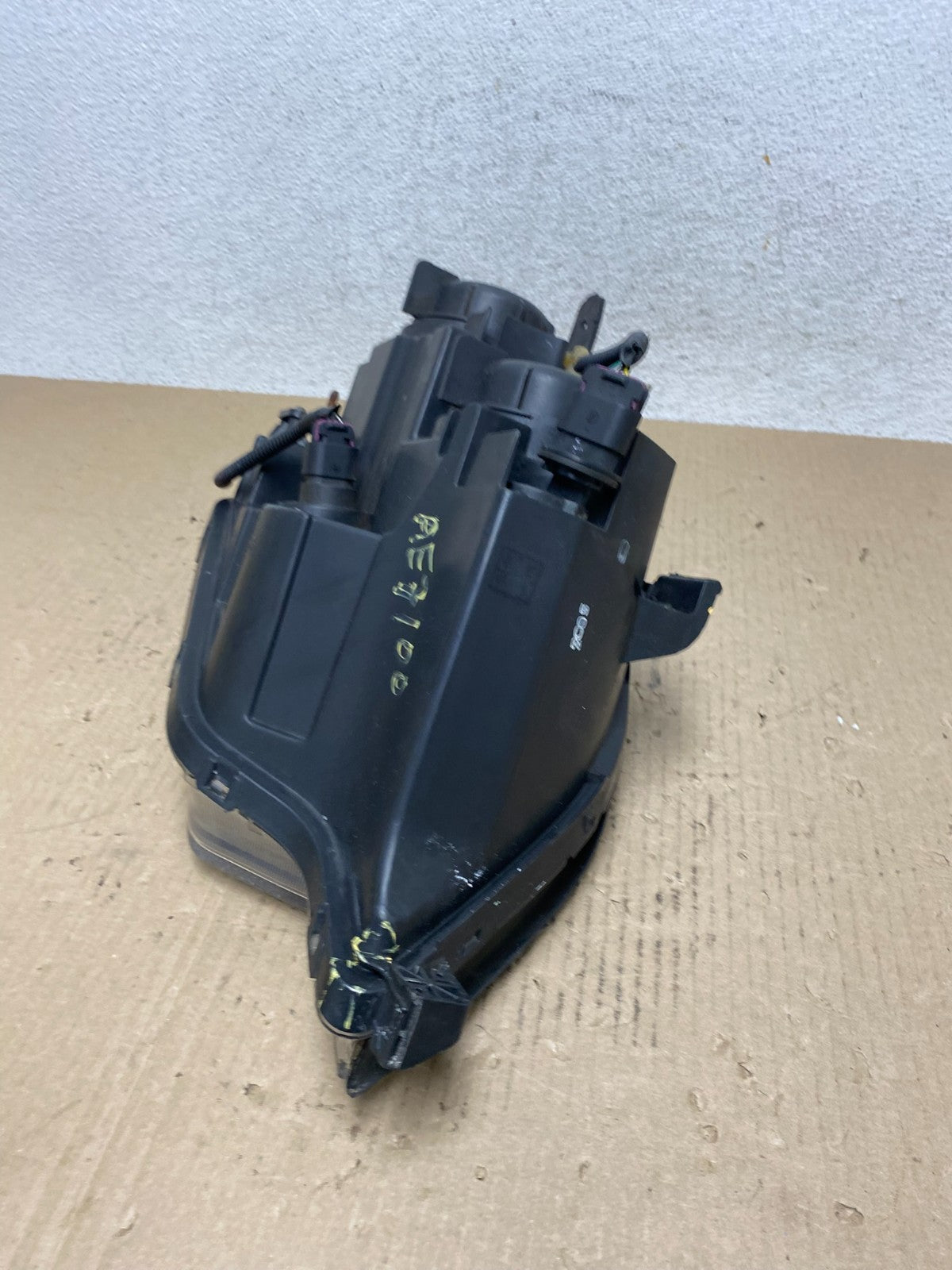 2008 2009 2010 Saturn Vue Headlight Left Driver LH Halogen AE7100 DW10