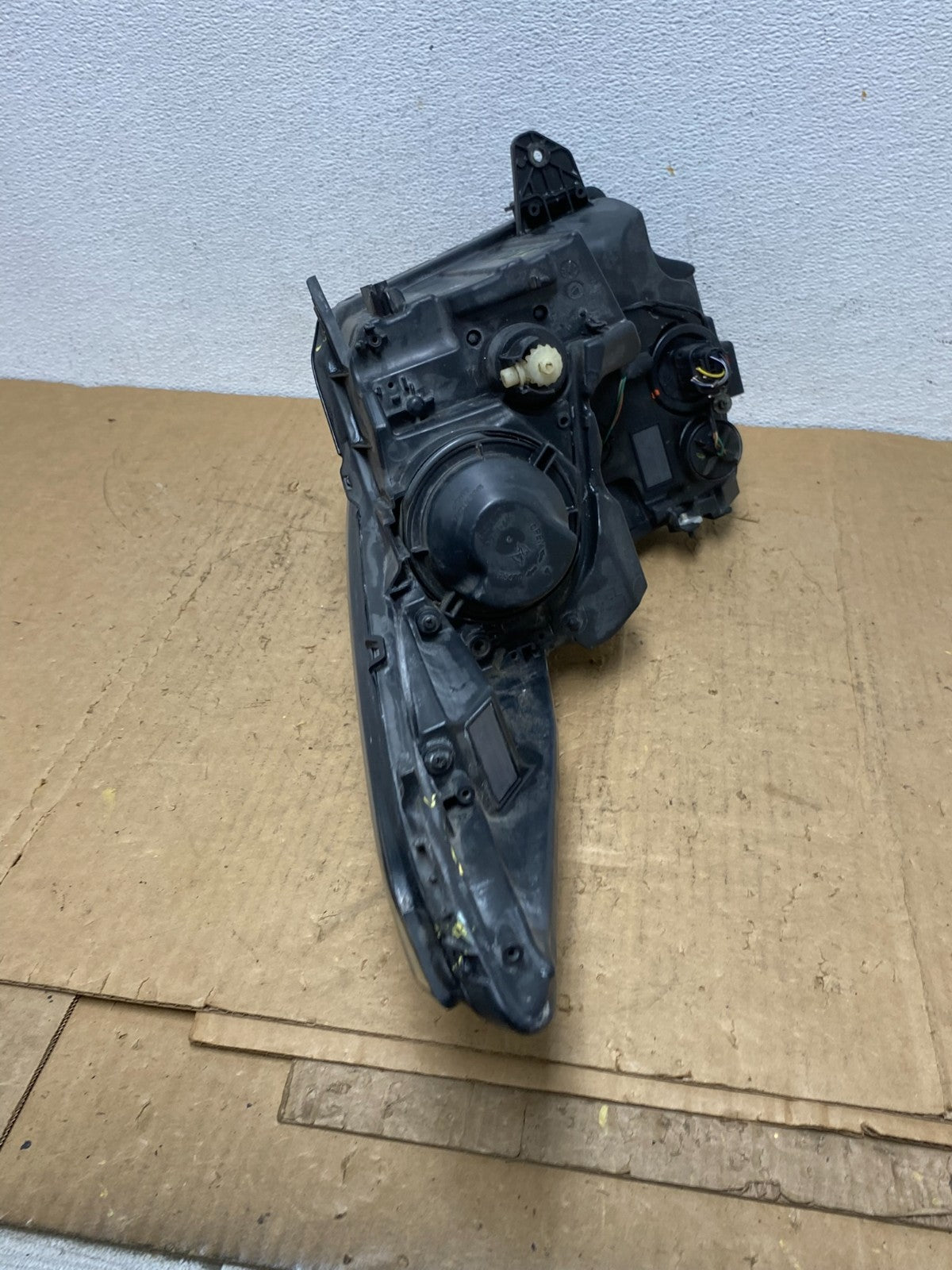 2013 to 2018 Cadillac Ats Left Driver LH Side Halogen Headlight AD1430 DW8
