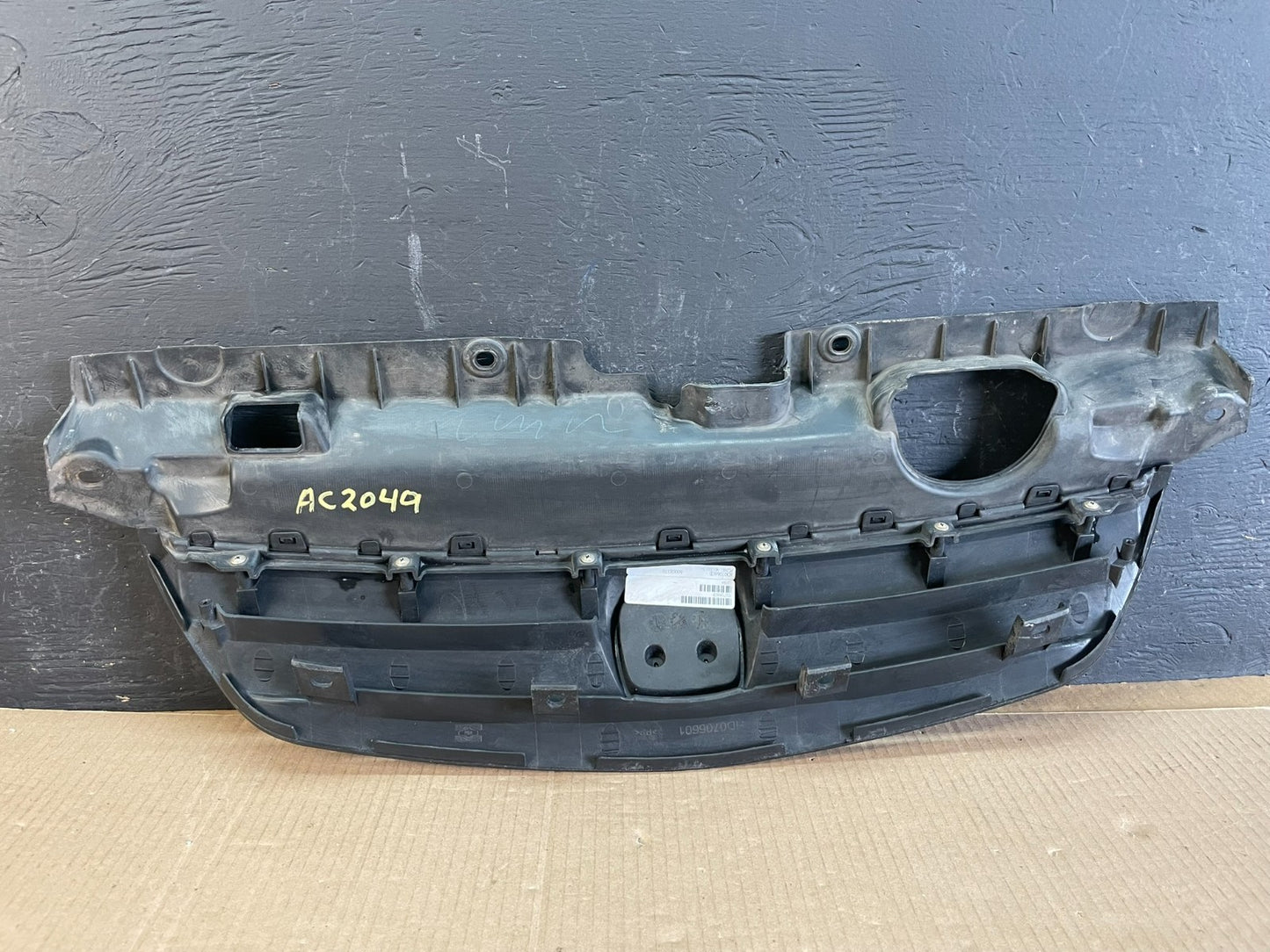 2004 2005 Honda Civic Sedan Front Upper Grille Base Mesh AC2049 DG5