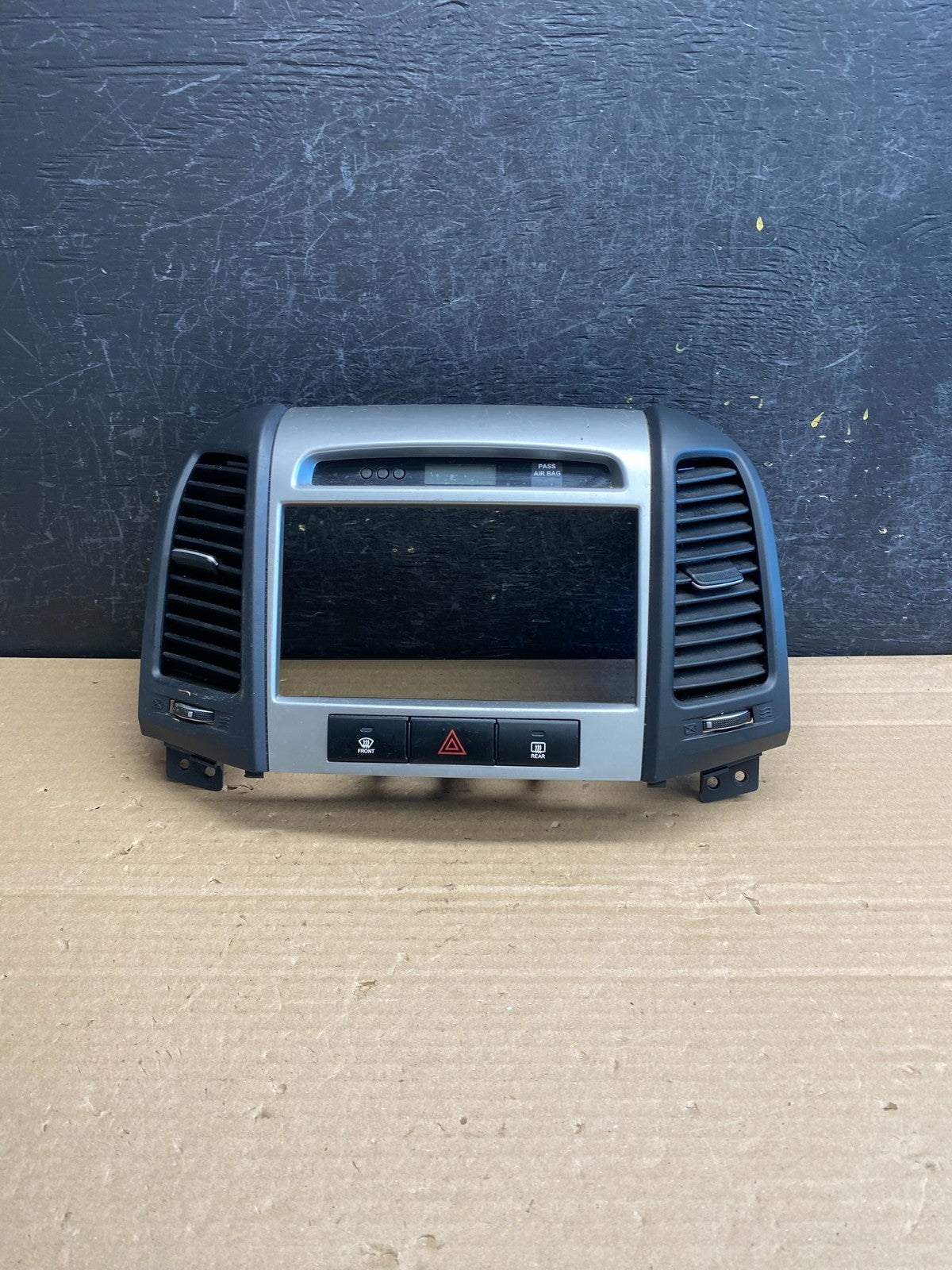 2007 to 2009 Hyundai Santa Fe Center Dashboard Radio Bezel Trim AG0166 DG0
