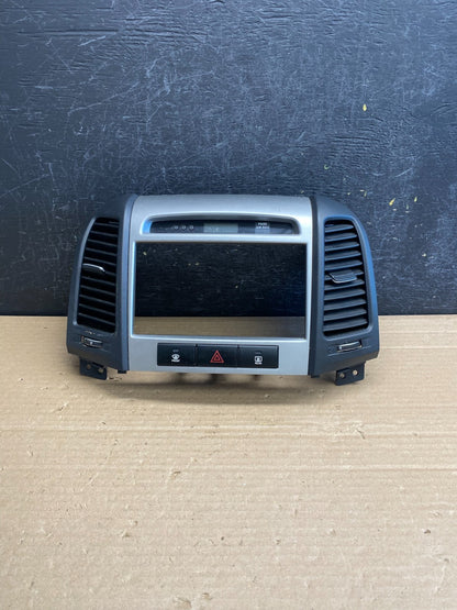 2007 to 2009 Hyundai Santa Fe Center Dashboard Radio Bezel Trim AG0166 DG0