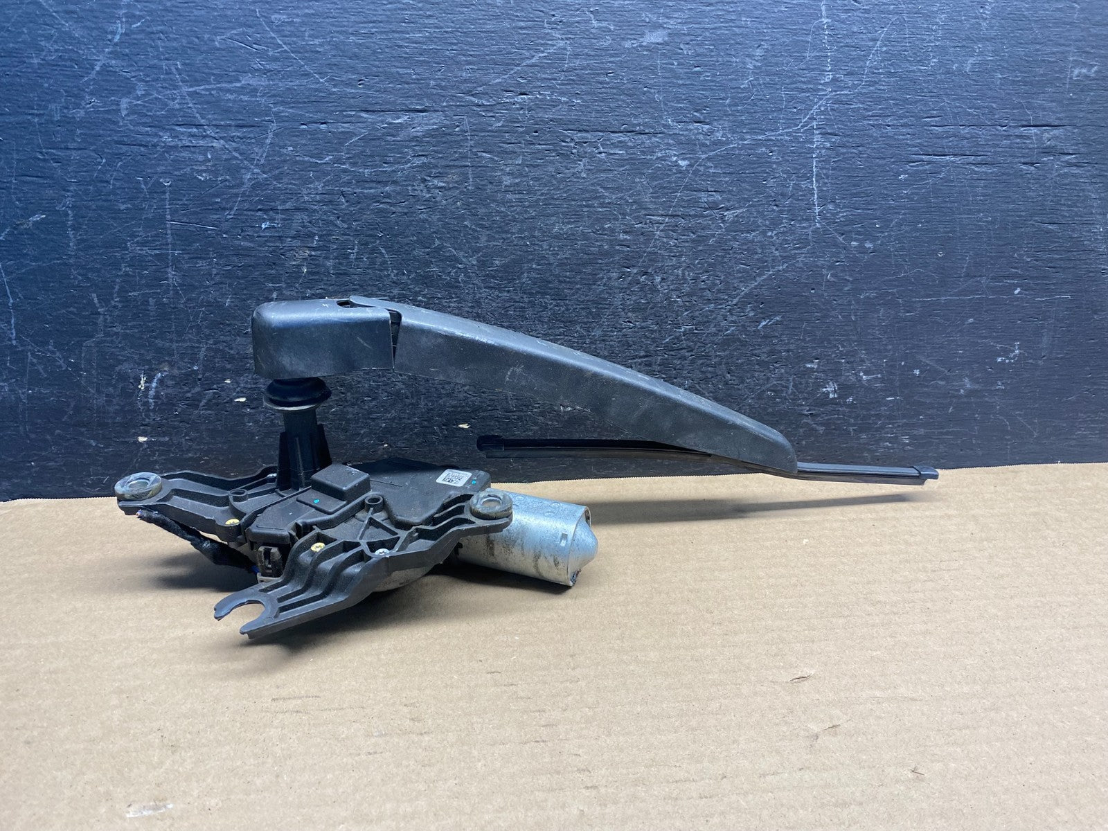 2020 to 2023 Ford Explorer Rear Windshield Wiper Motor ae0044 DG1
