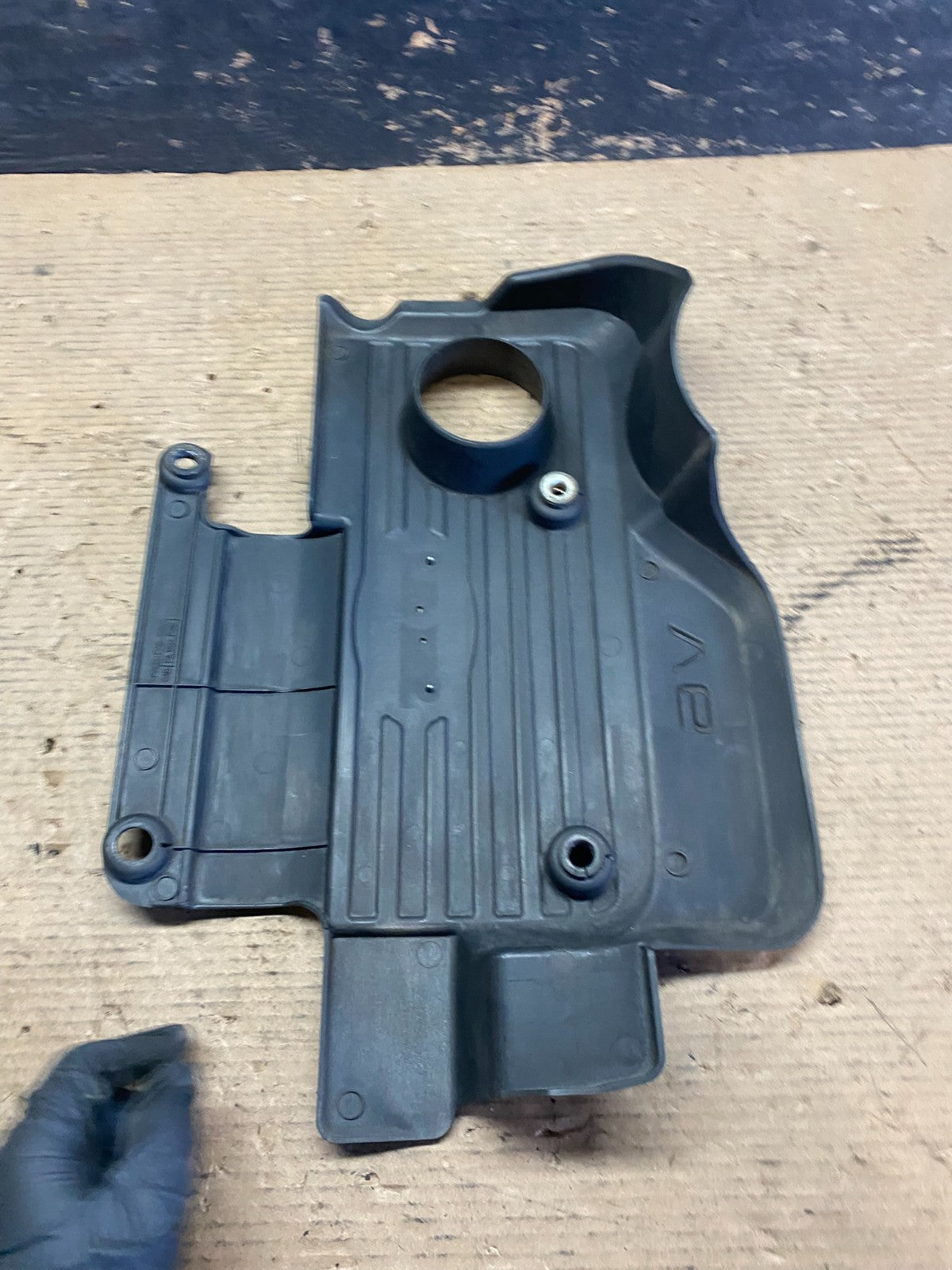 1999 2000 2001 Infiniti i30 3000 v6 Engine Cover Motor Shield s3446 DG6