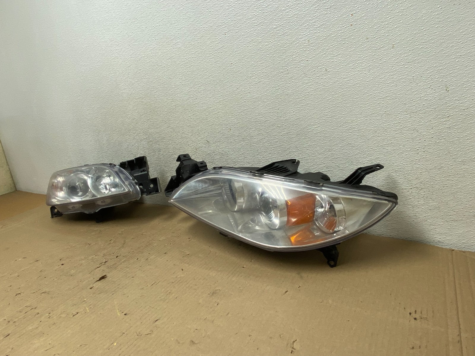 2004 to 2009 Mazda 3 Sedan Left+Right Side Halogen Headlights AG8026 DW2