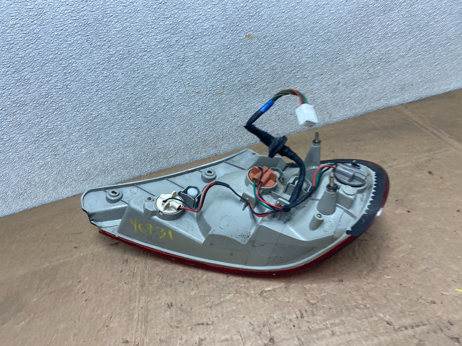 2002 to 2003 Kia Spectra Sedan Left Driver LH Side Tail Light Y6731 DW4