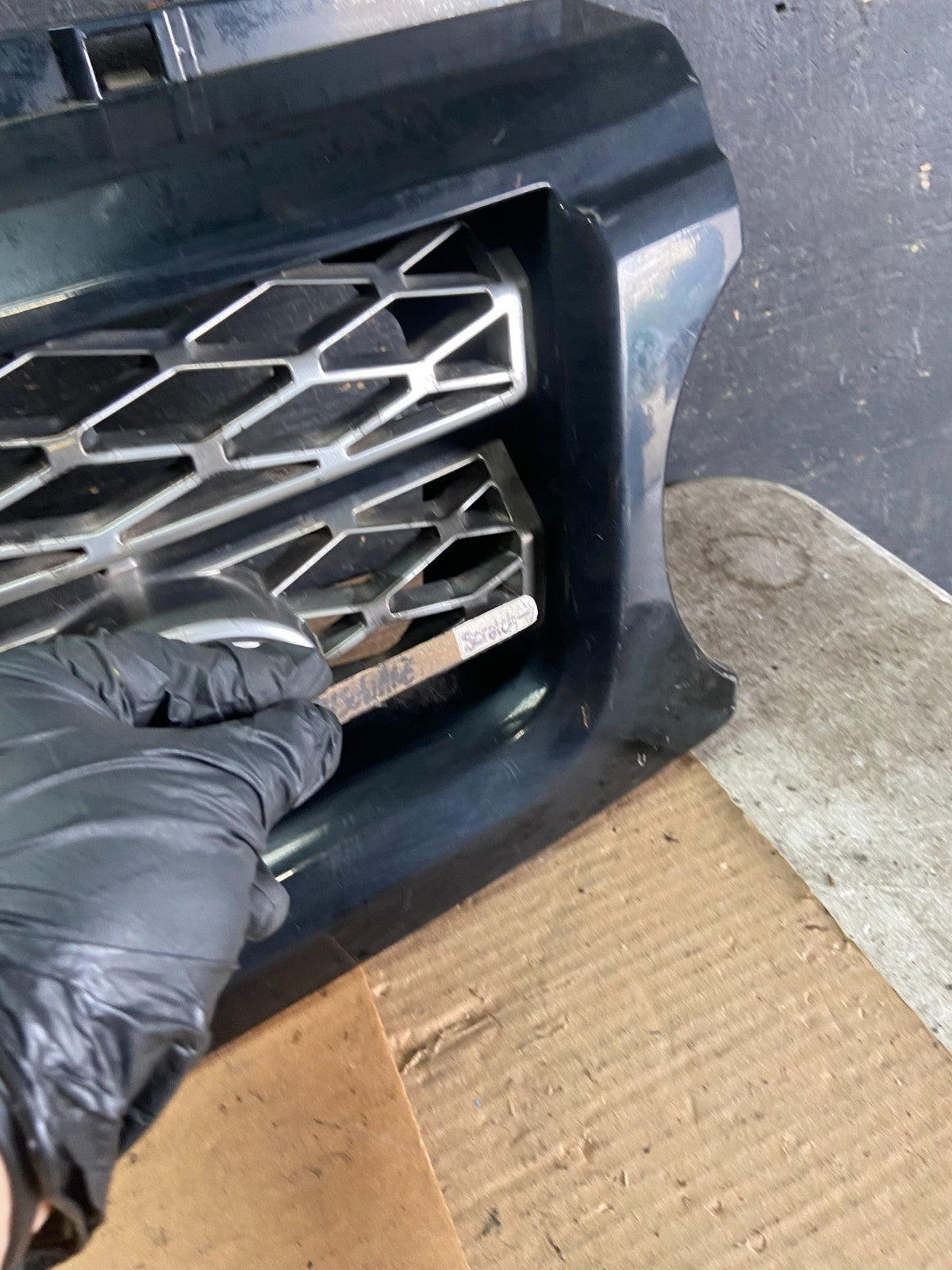 2010 to 2013 Land Rover Discovery  Front Upper Grill Grille Q9945 DG7