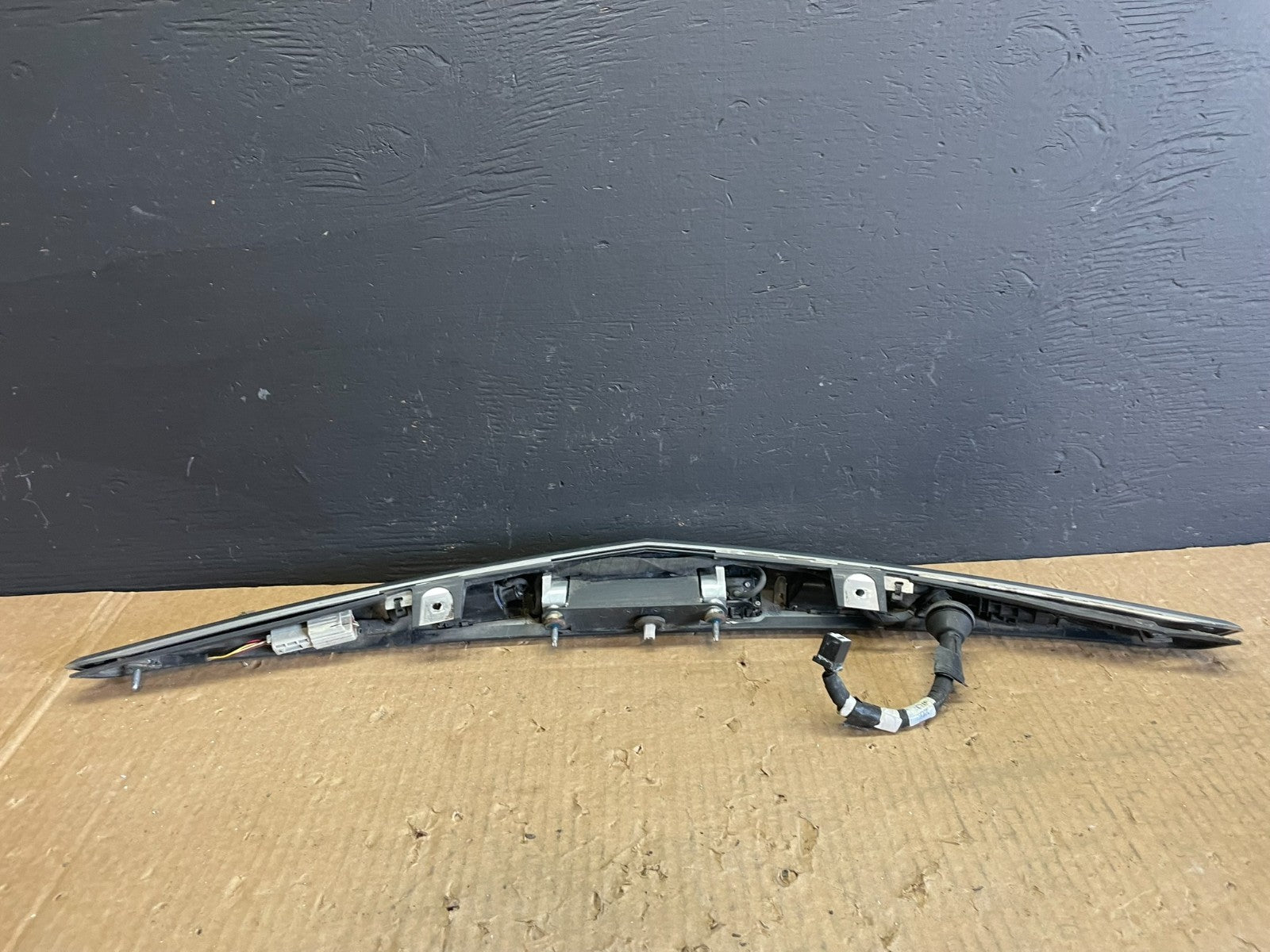 2013 to 2017 Cadillac XTS Trunk Finish Garnish Panel Molding With Camera AB32965
