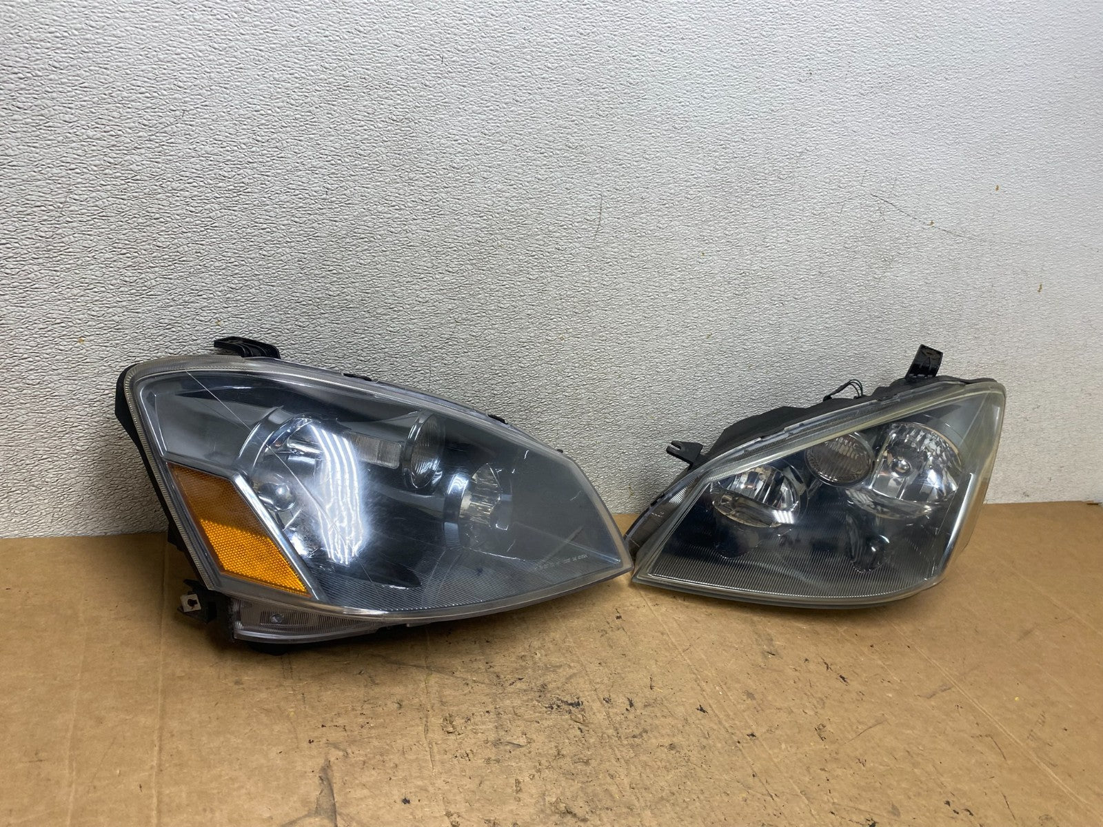 2005 to 2006 Nissan Altima Left+Right Set Halogen Headlights Oem T3720 DW2