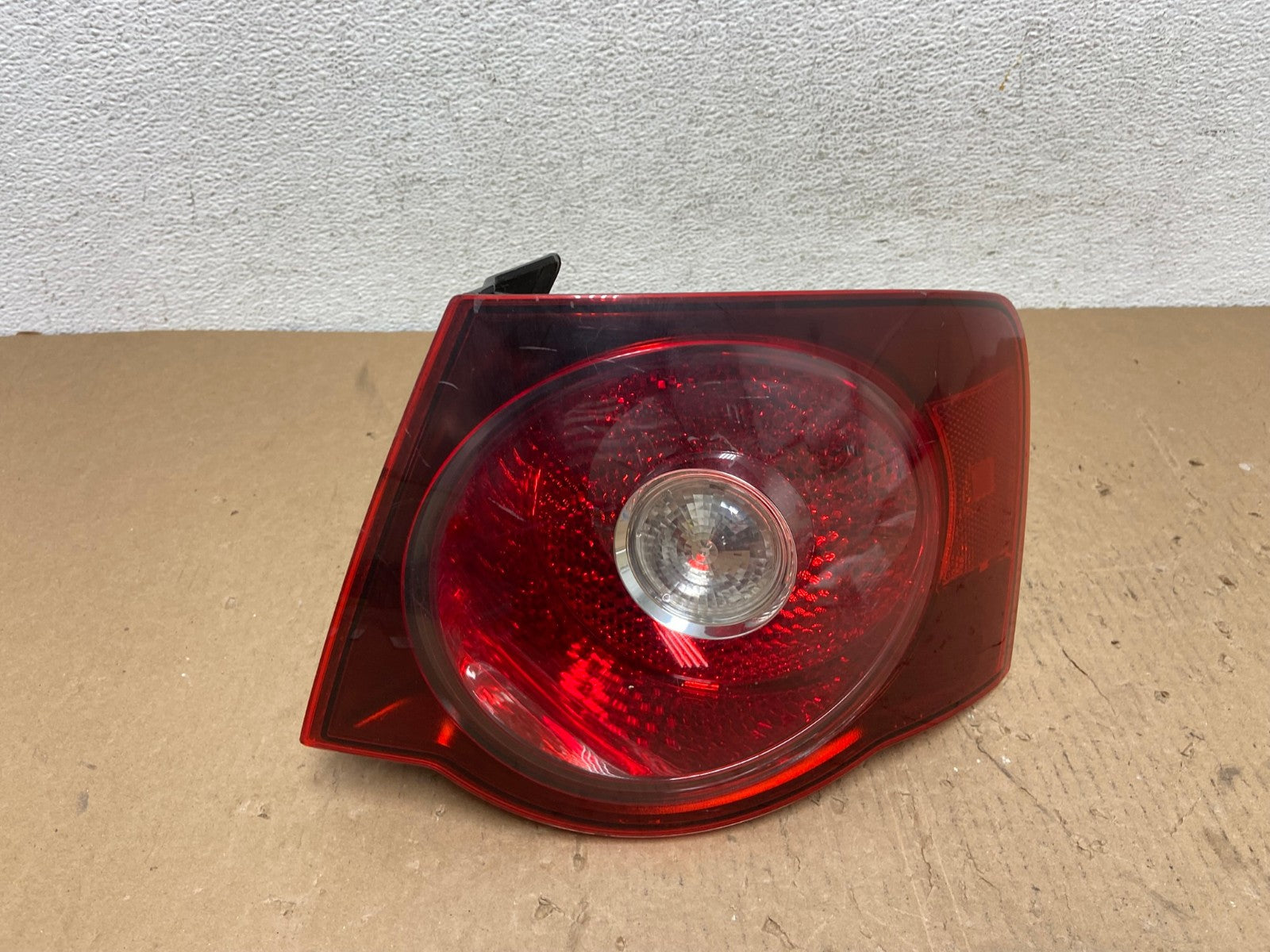 2008 2009 2010 Volkswagen Jetta Right Passenger RH Side Tail Light AD8120 LK0