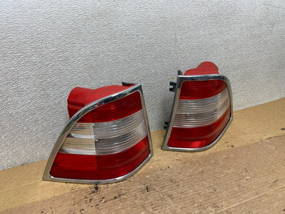 2002-2005 Mercedes ML 350 Ml-Class Left+Right Side Tail Lights AB3365 DW2