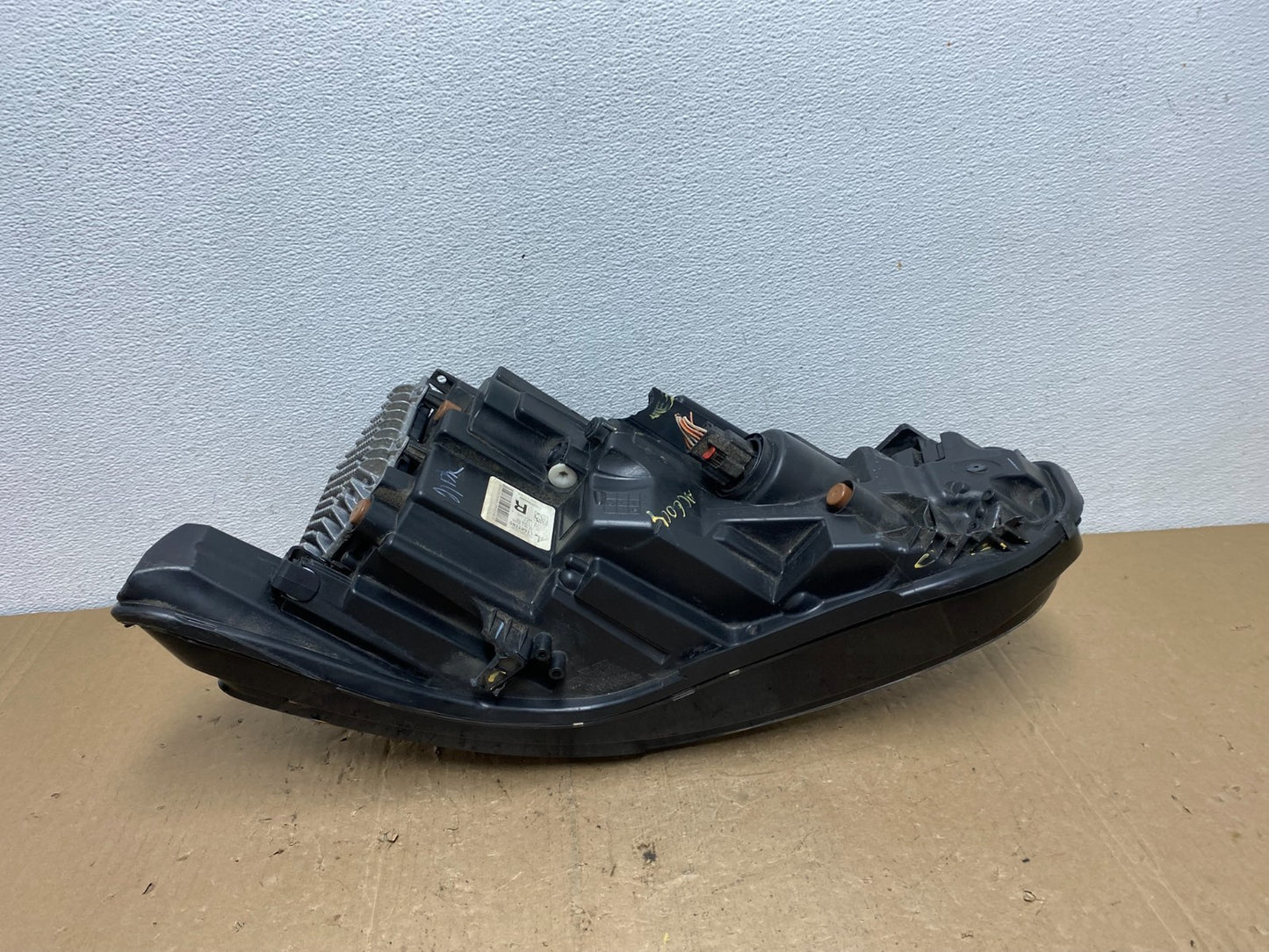 2019 - 2023 Jeep Cherokee Right Passenger RH Side LED Headlight AB3484 DW7
