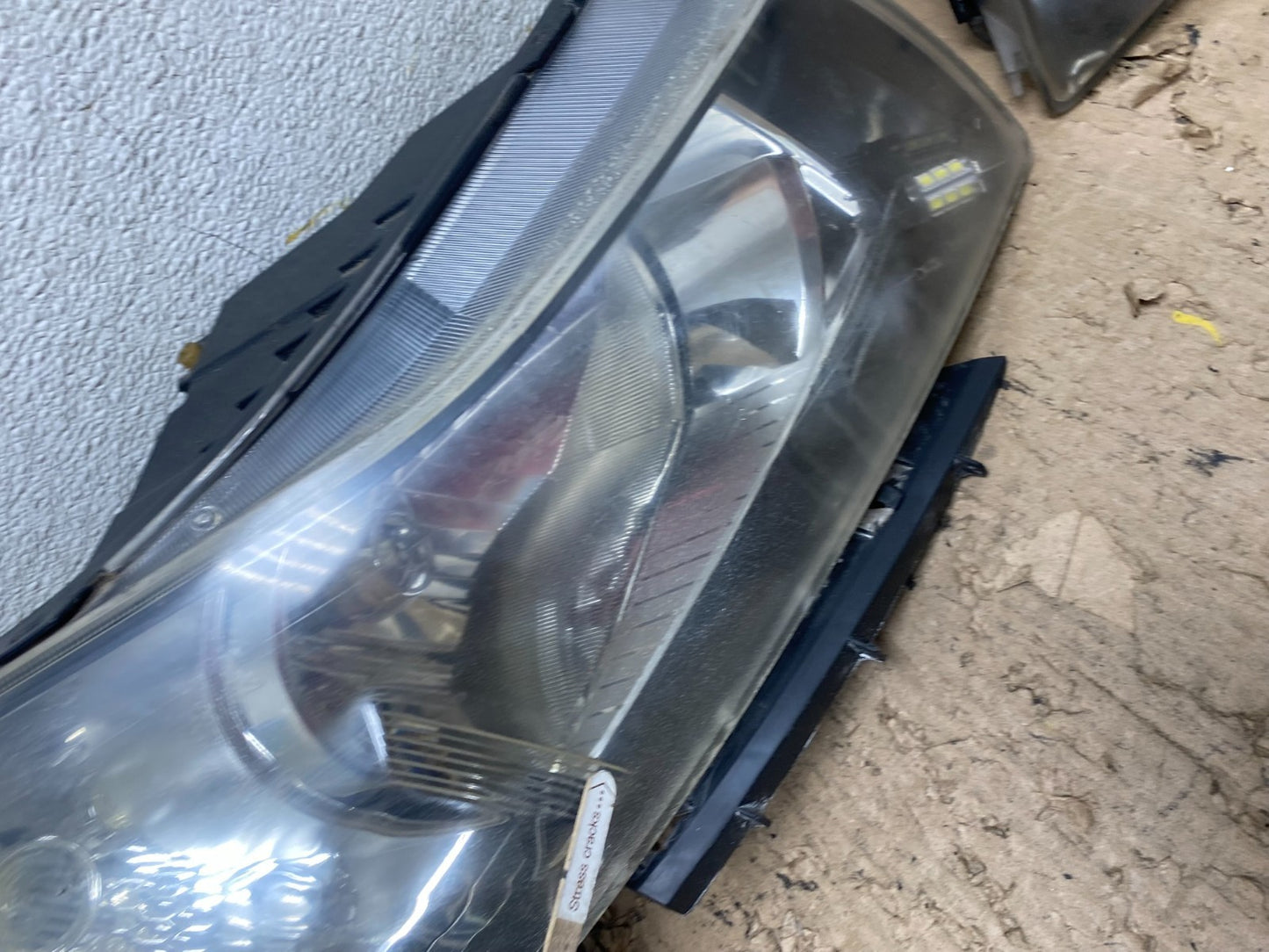 2011 to 2015 Chevrolet Cruze Halogen Left+Right Set Headlights S0047 DW4