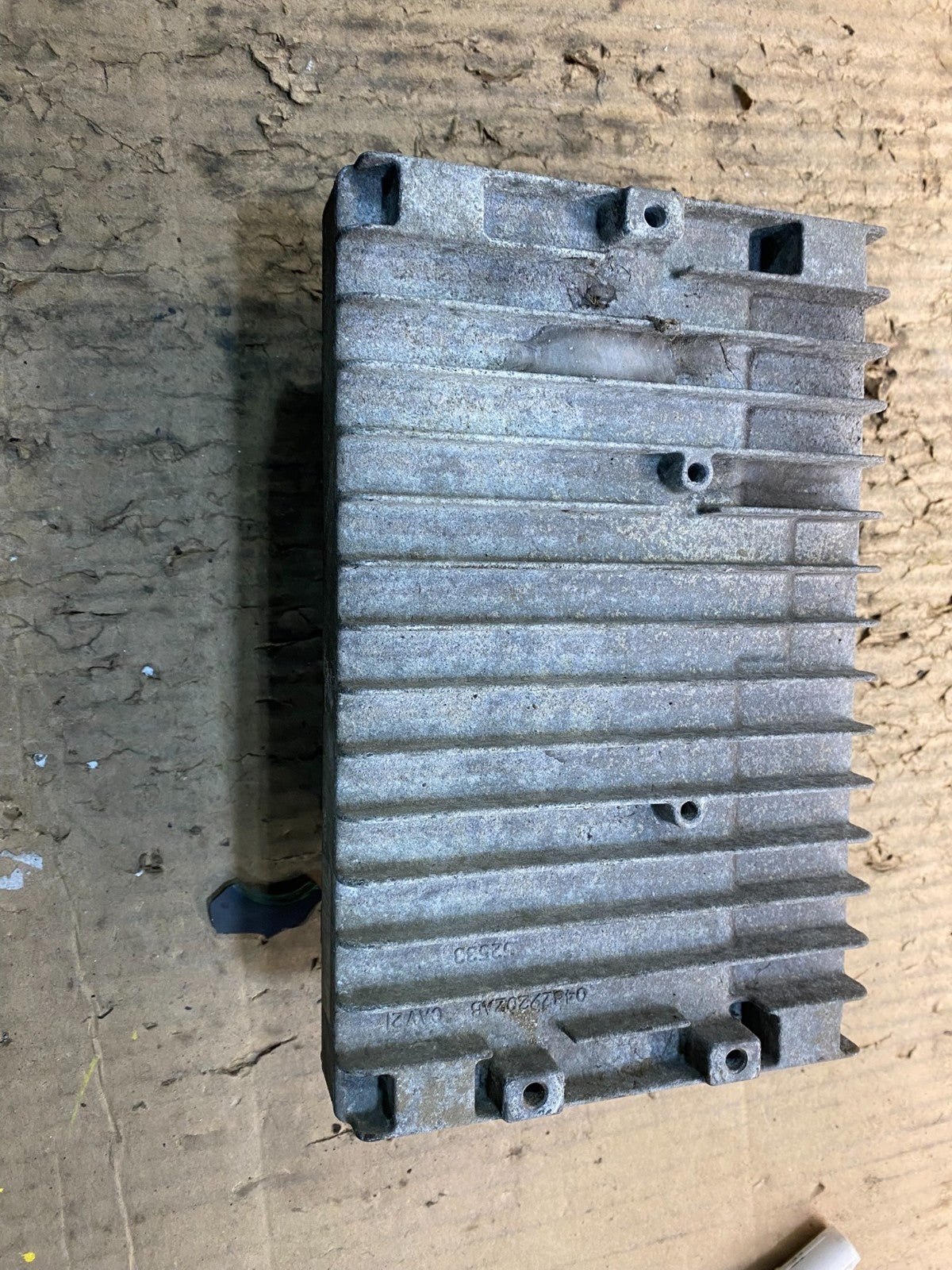 2005 Chrysler  Caravan  3.3L Engine Control Unit ECU p04748635af Y1536 DG2