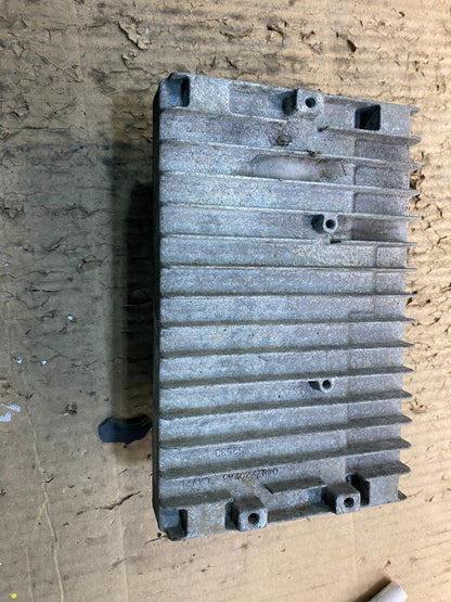 2005 Chrysler  Caravan  3.3L Engine Control Unit ECU p04748635af Y1536 DG2