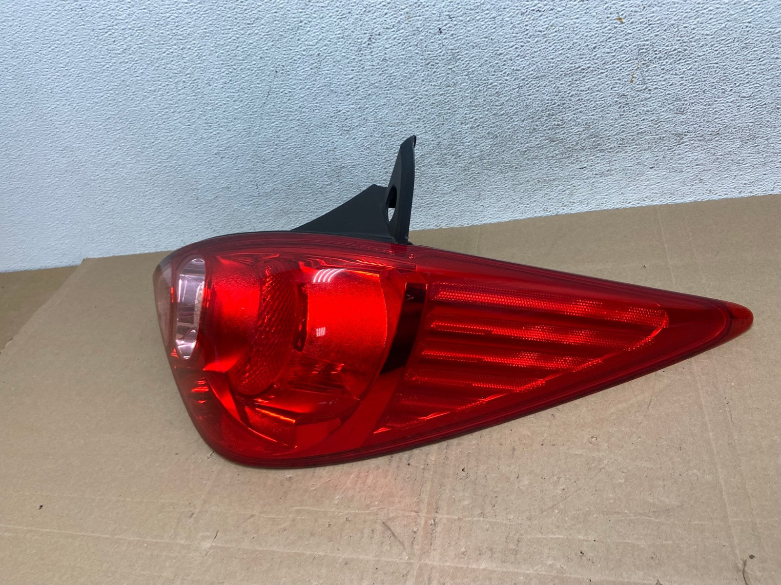 2007 - 2012 Nissan Versa Hatchback Right Passenger Side Tail Light AE4994 LK1
