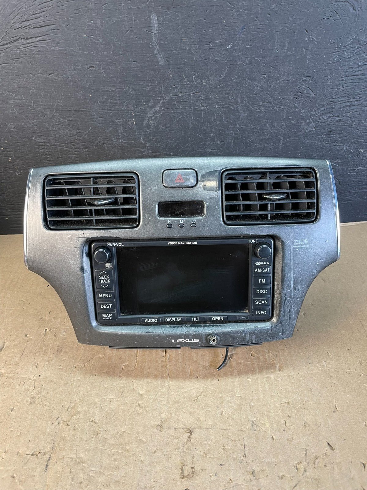2004 to 2006 Lexus ES330 Es300 Radio Screen Receiver CD Air Vent AD5925 DW0