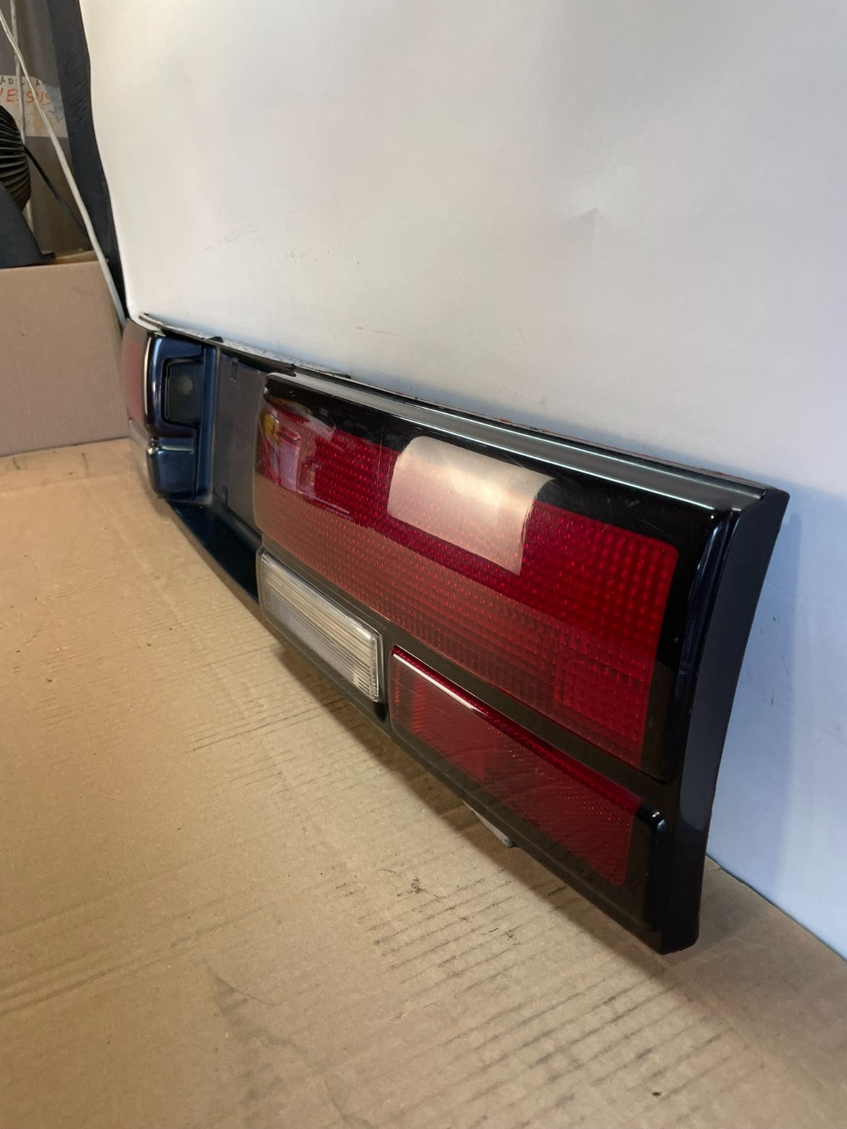 1992 1993 Chevrolet Cavalier Rear Trunk LID Center Tail Light AH0478 DG1