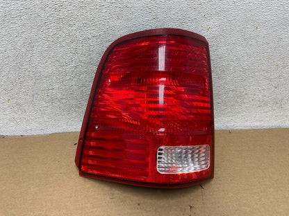 2002 to 2005 Ford Explorer Left Driver Lh Side Tail light AH4418 DW0