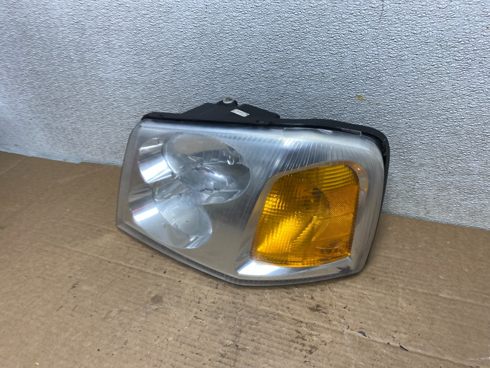 2002 to 2009 Gmc Envoy Left Driver Lh Side Headlight Halogen Oem Z1552 PS1