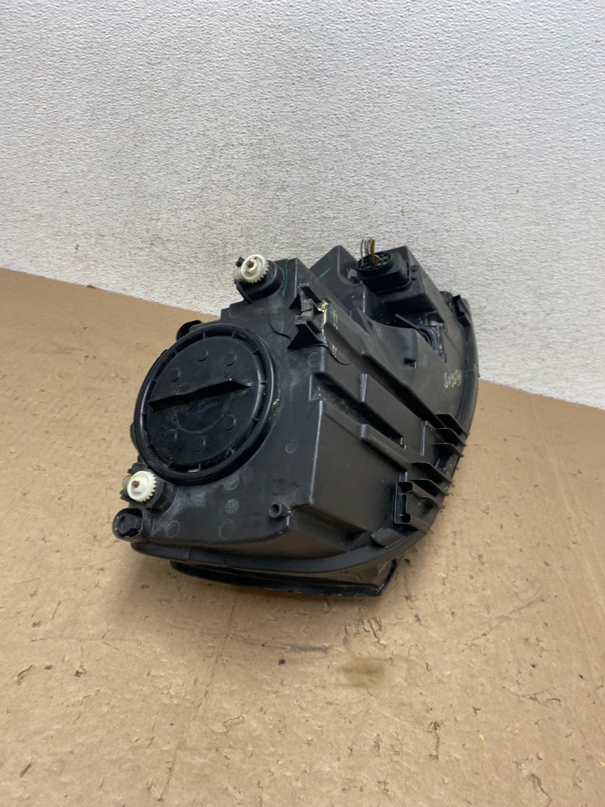 2011 to 2014 Volkswagen Jetta Left Driver LH Headlight Halogen AG5608 DW9
