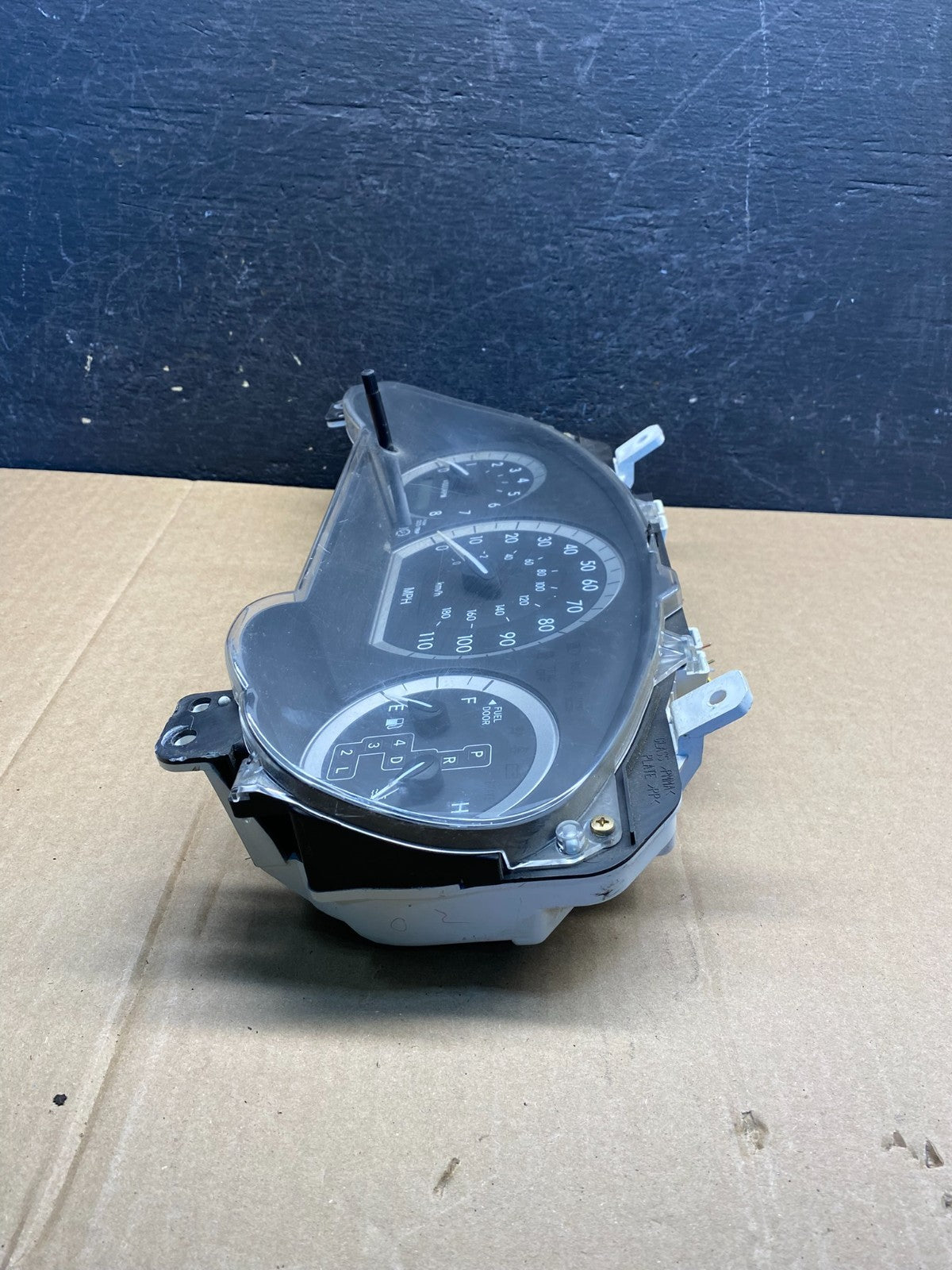 2004 2005 Toyota Sienna Speedometer Cluster Gauge AG3731 DW2