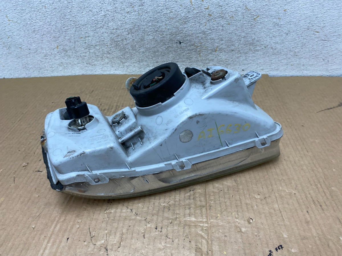 2000-2002 Hyundai Accent Left Driver LH Halogen Headlight AI6630 DW7