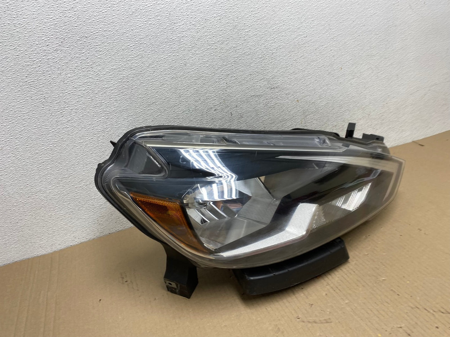 2016 - 2018 Nissan Sentra Front Right Passenger RH Halogen Headlight AE9499 LK2