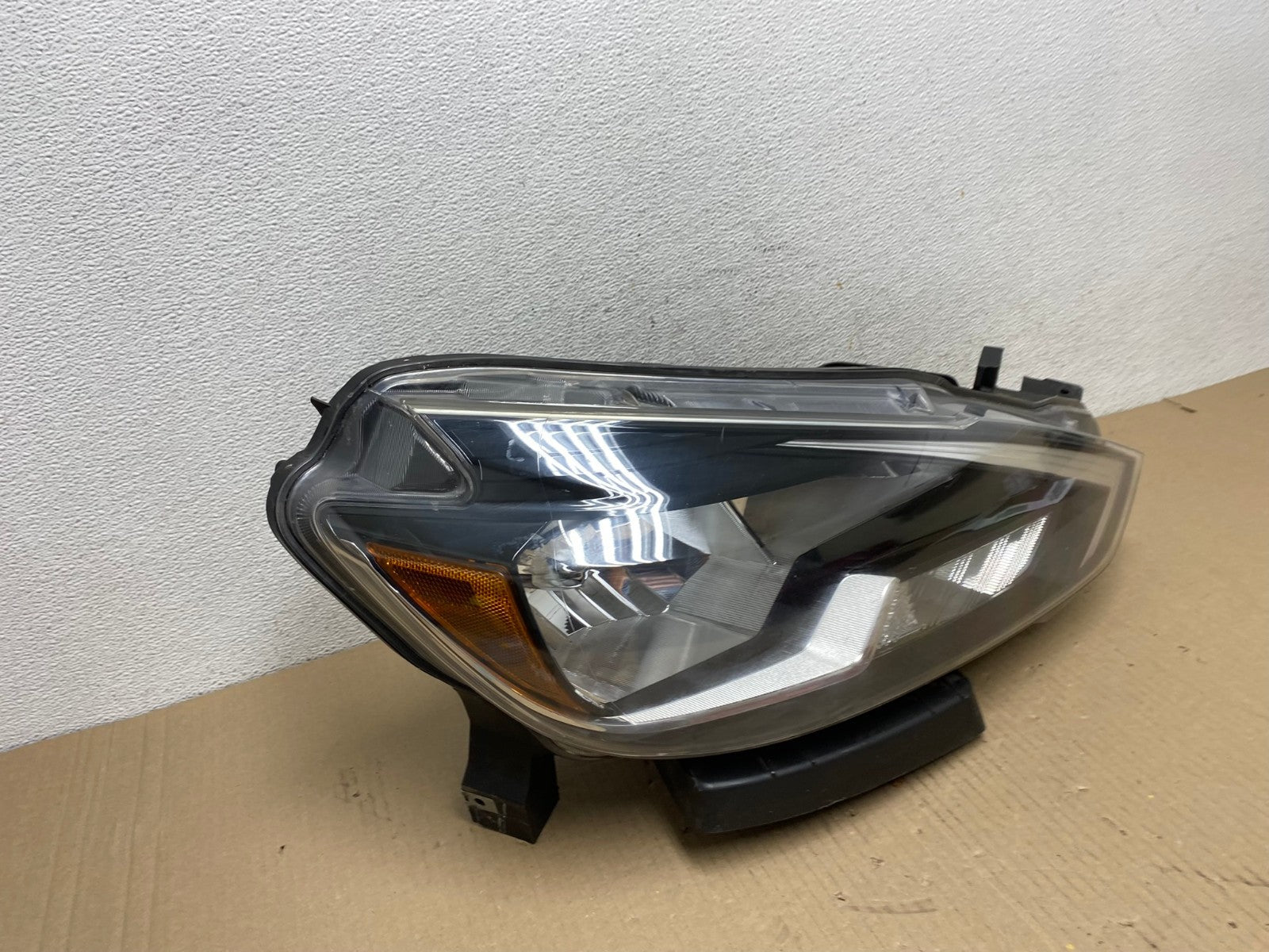 2016 - 2018 Nissan Sentra Front Right Passenger RH Halogen Headlight AE9499 LK2